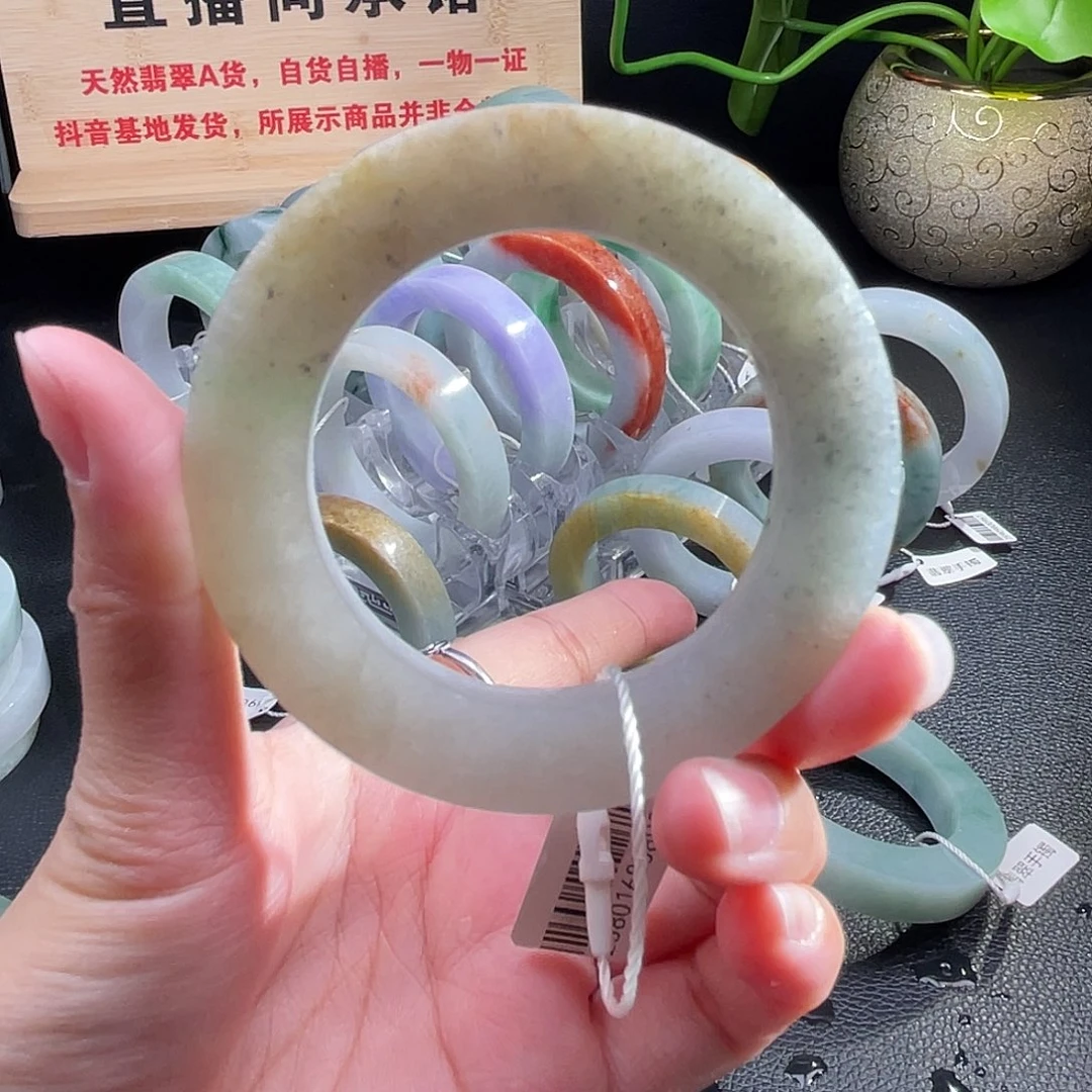 未镶嵌翡翠手镯定制翡翠