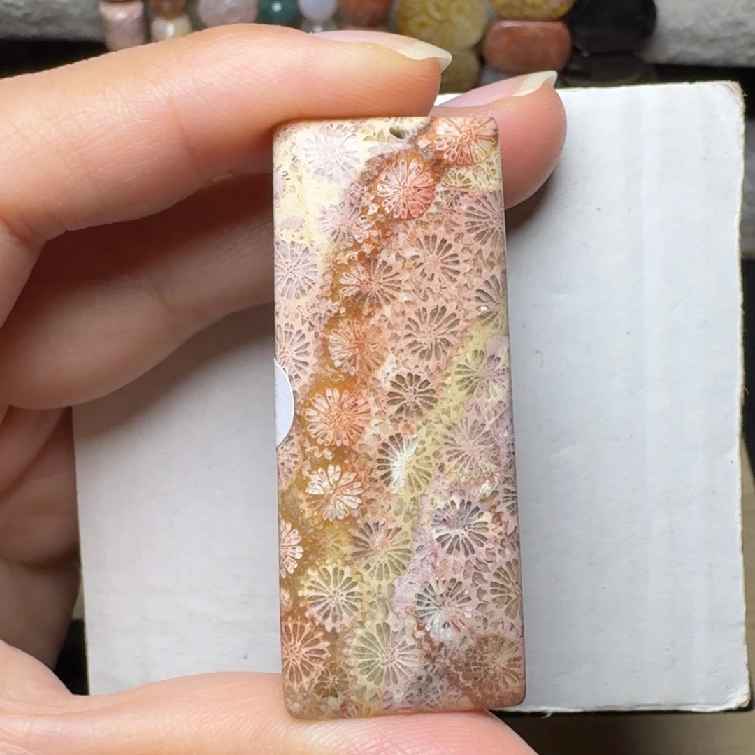 硅化玉未镶嵌又大又彩，可盘