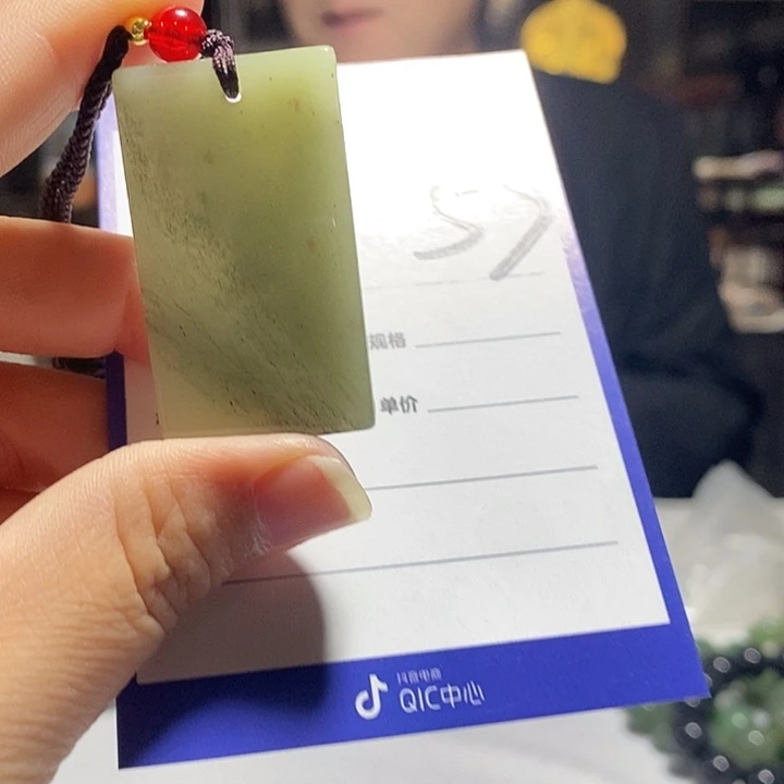 颈饰未镶嵌密玉(石英质玉)