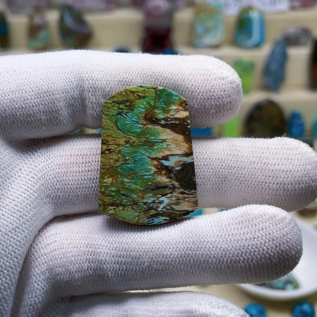 绿松石未镶嵌颈饰