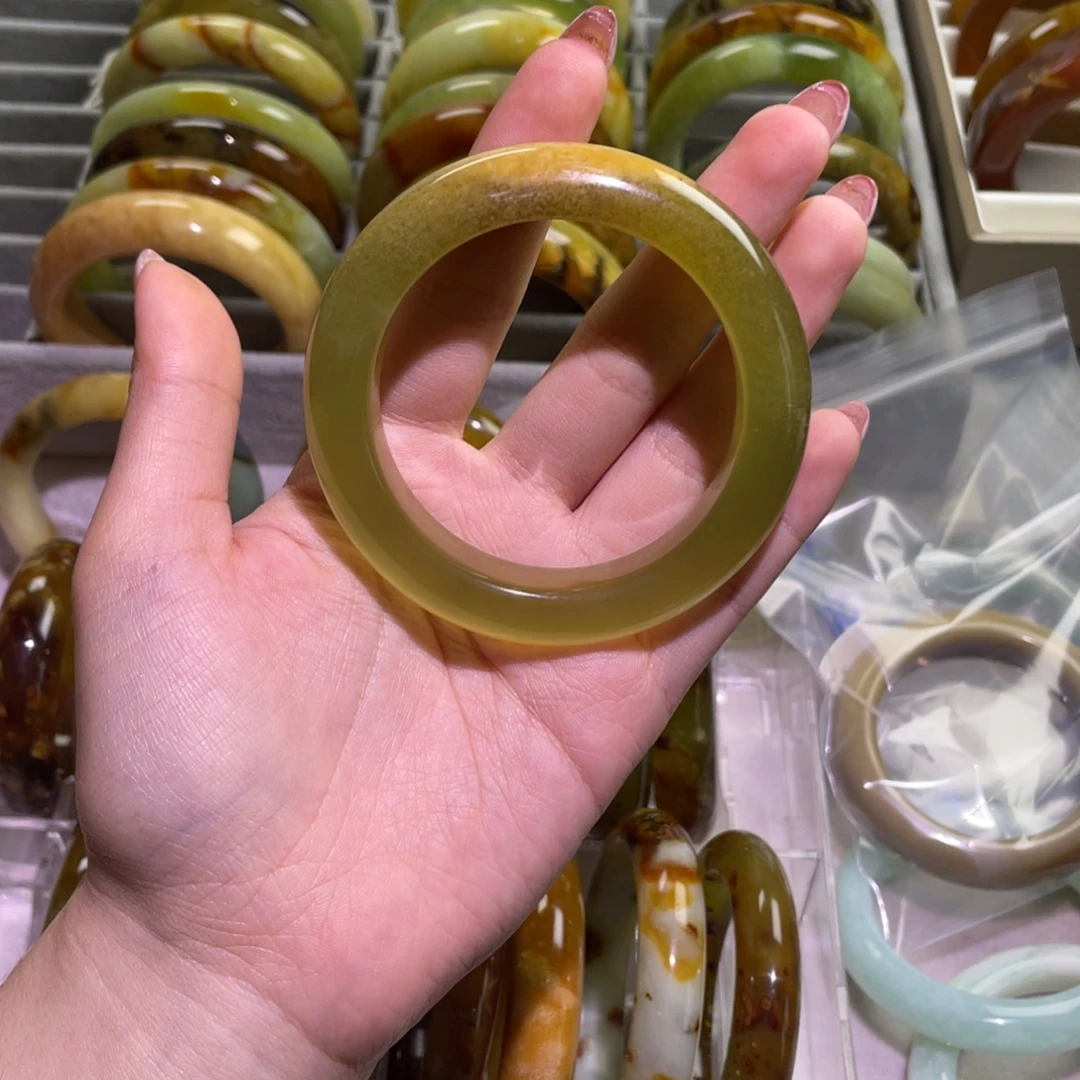 蛇纹石玉未镶嵌手镯