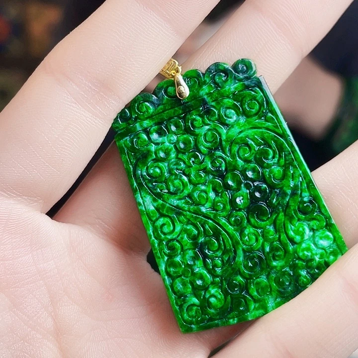 翡翠18K金镶嵌颈饰多样性