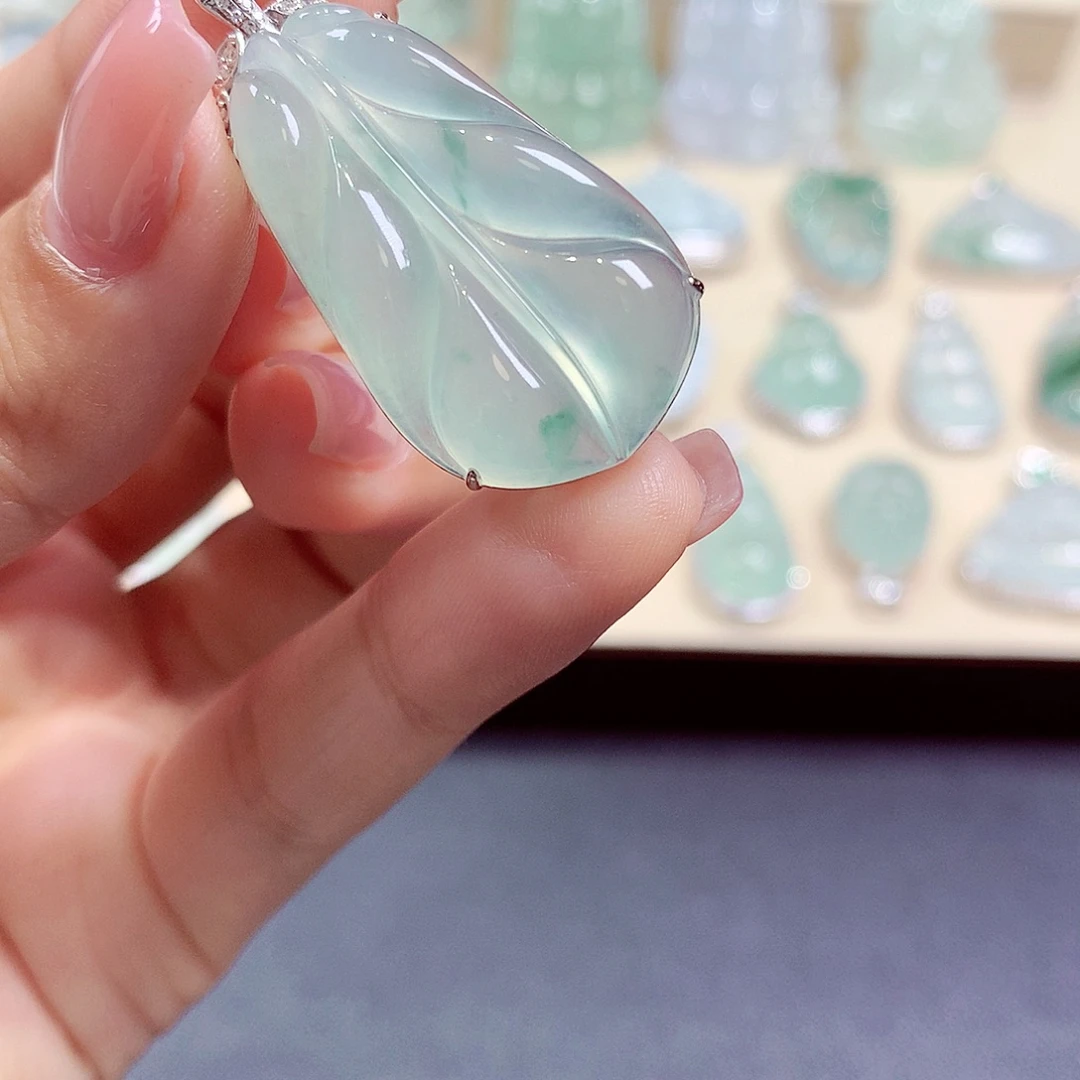 翡翠18K金镶嵌颈饰翡翠