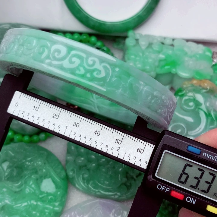 翡翠手镯未镶嵌s和