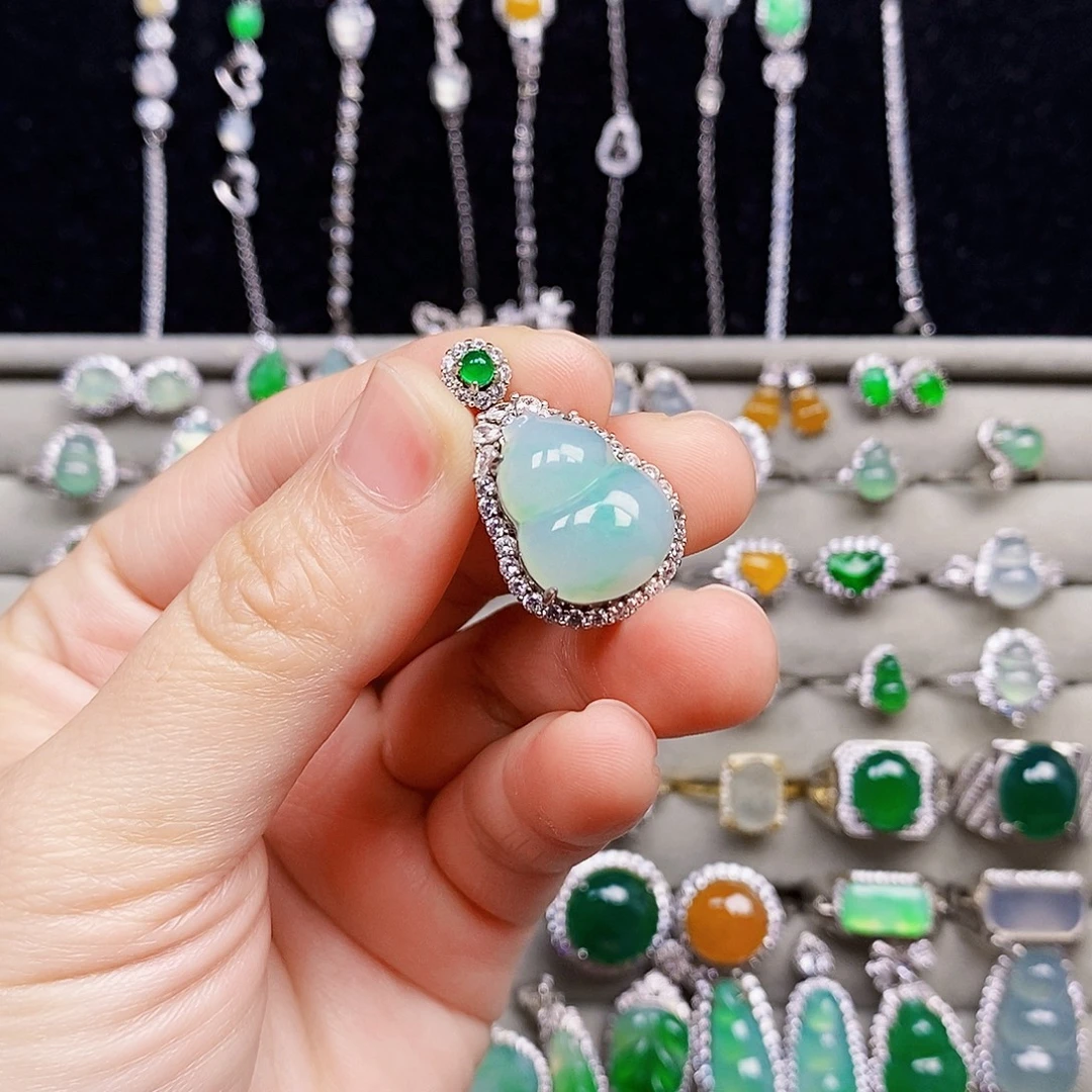 翡翠银S925镶嵌颈饰葫芦