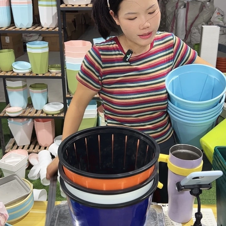 微瑕彩色自吸水口25高17混色4只无托