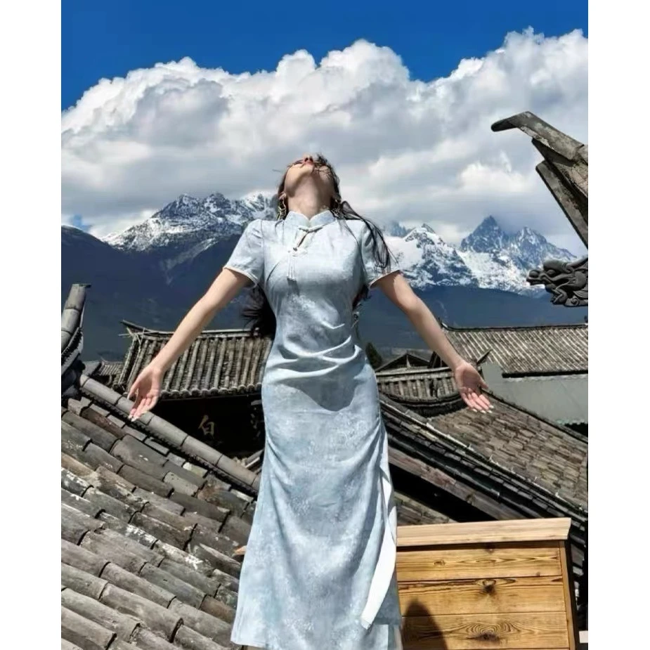 2025新中式改良新中式新款年轻款文艺蓝色提花前开叉旗袍女套装