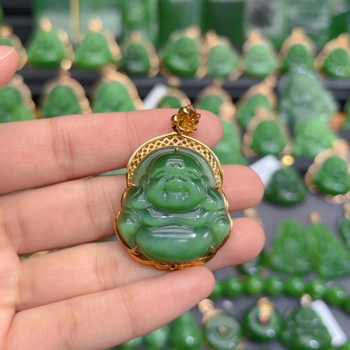 颈饰18K金镶嵌和田玉（碧玉）