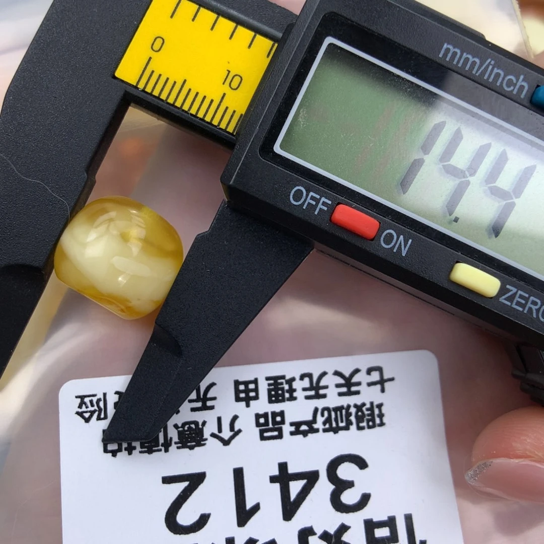 未镶嵌琥珀珠宝奇石