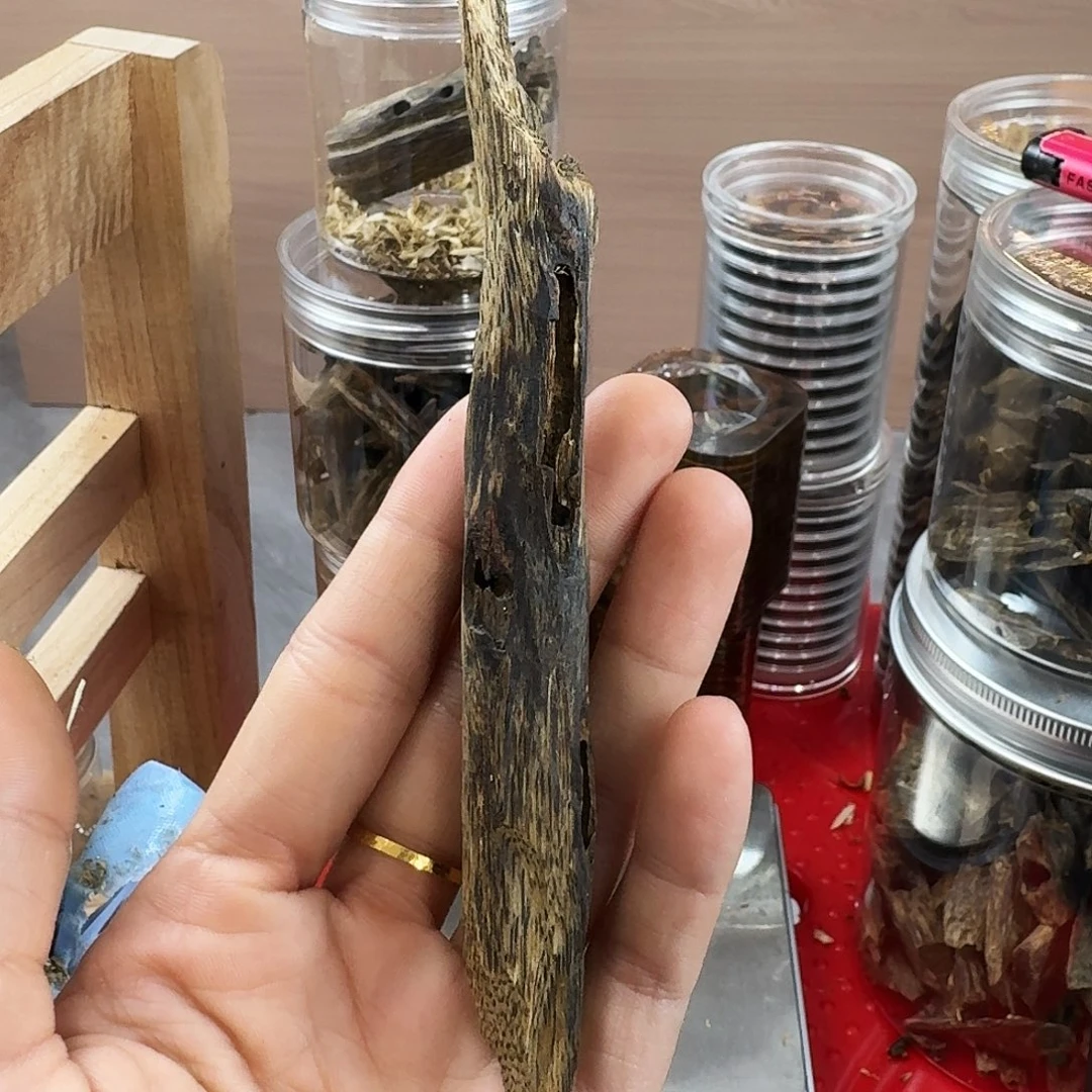 香料绿奇楠虫漏白棋11克