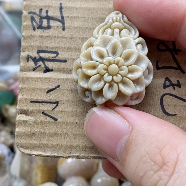 硅化珊瑚（珊瑚玉）未镶嵌颈饰s*浪