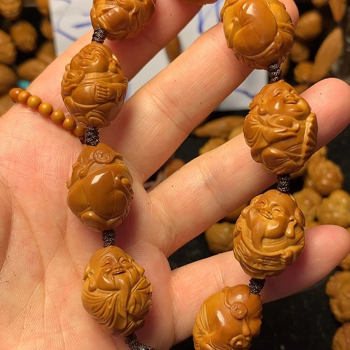 男***孩橄榄核雕刻手串财神