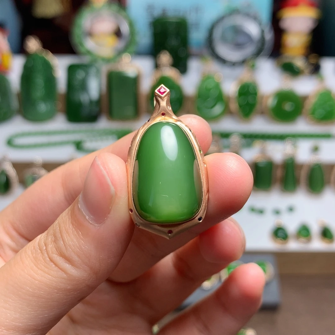和田玉（碧玉）吊坠18K金镶嵌