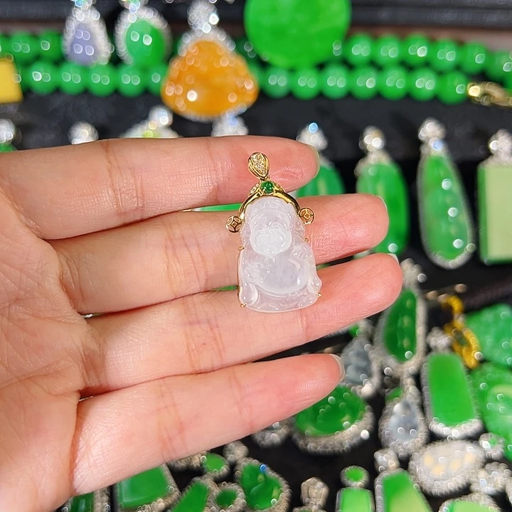 翡翠18K金镶嵌颈饰吊坠