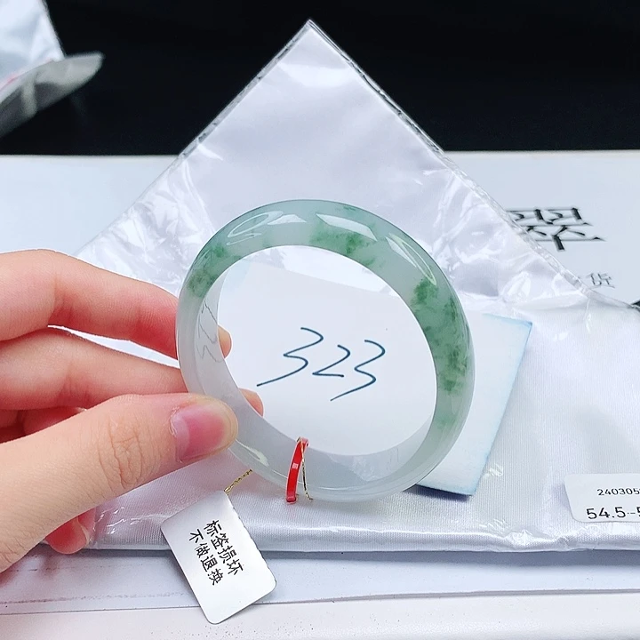 翡翠手镯（贵妃镯）未镶嵌缅甸天然a货手镯54+