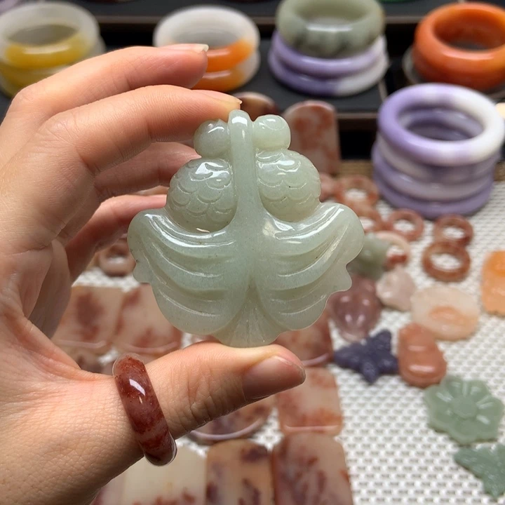 石英质玉未镶嵌吊坠(赠链)