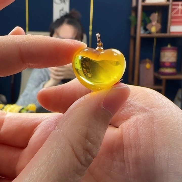 蜜蜡吊坠(赠链)18K金镶嵌