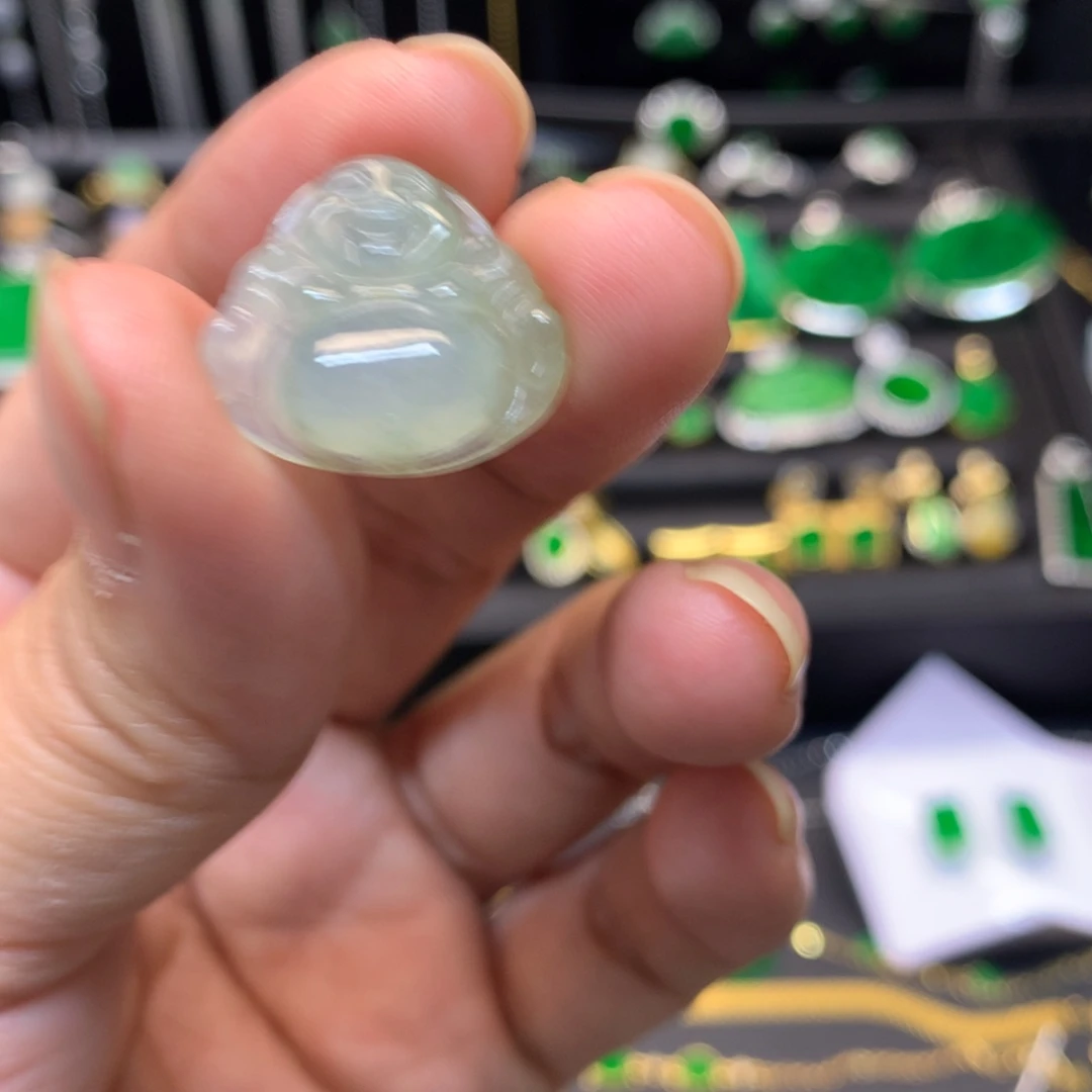 翡翠未镶嵌颈饰有纹