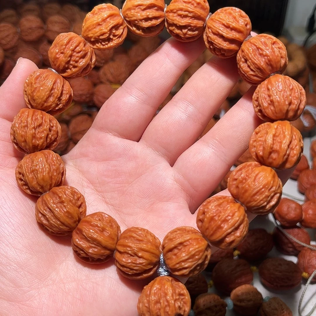 文玩核桃吊坠树王手持