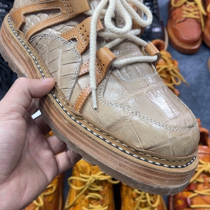 哈***哈牛皮（革）沙色鳄鱼沙色鳄鱼42