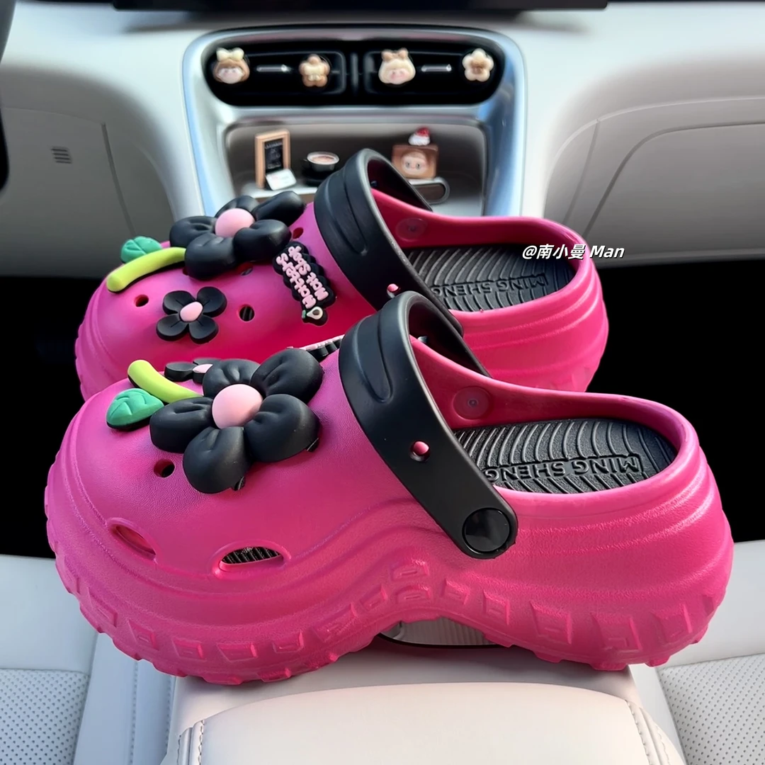 2025新款多巴胺小花洞洞鞋女夏季户外穿厚底增高踩屎感DIY凉拖鞋