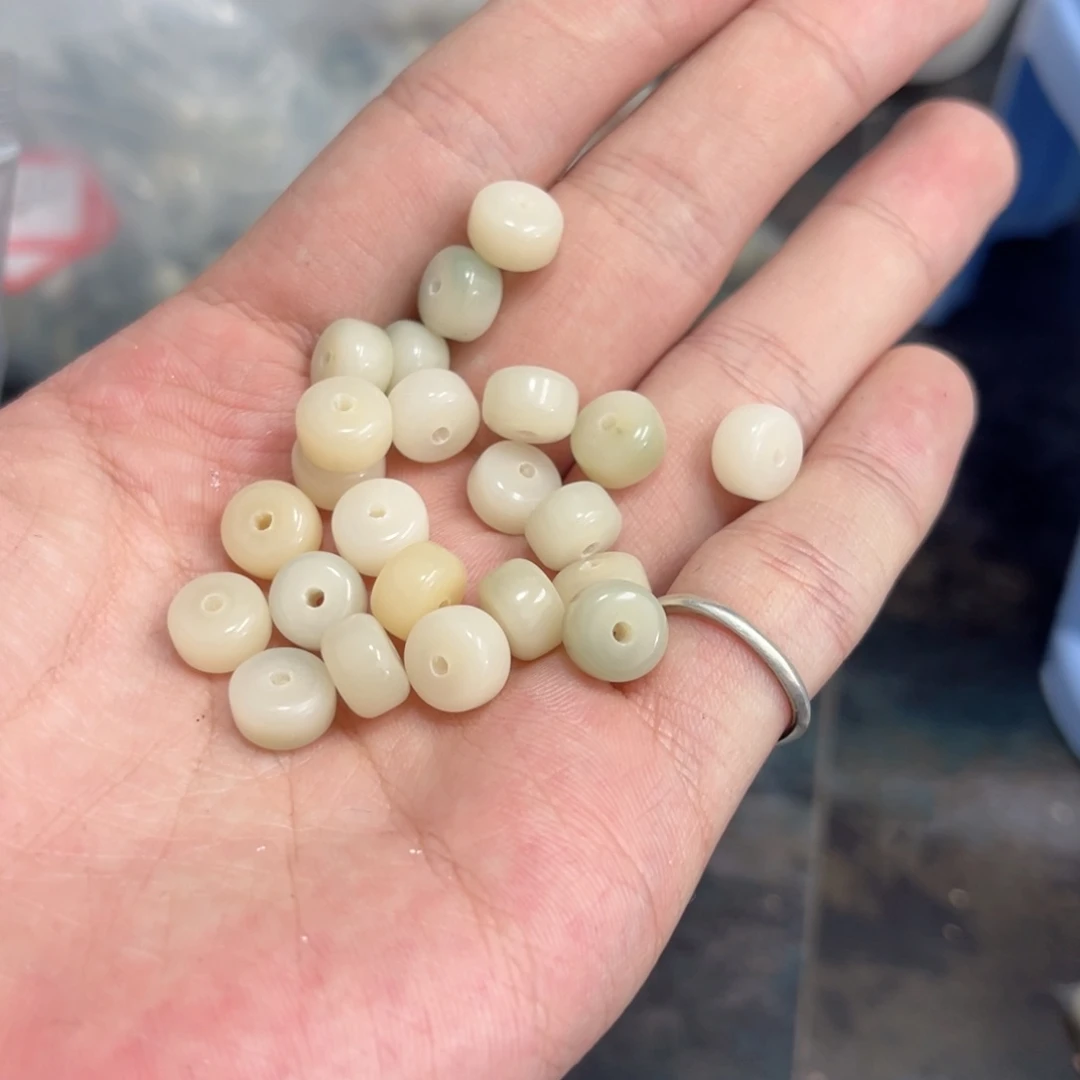 吊坠白玉菩提q9/100+10颗浅青提糖片