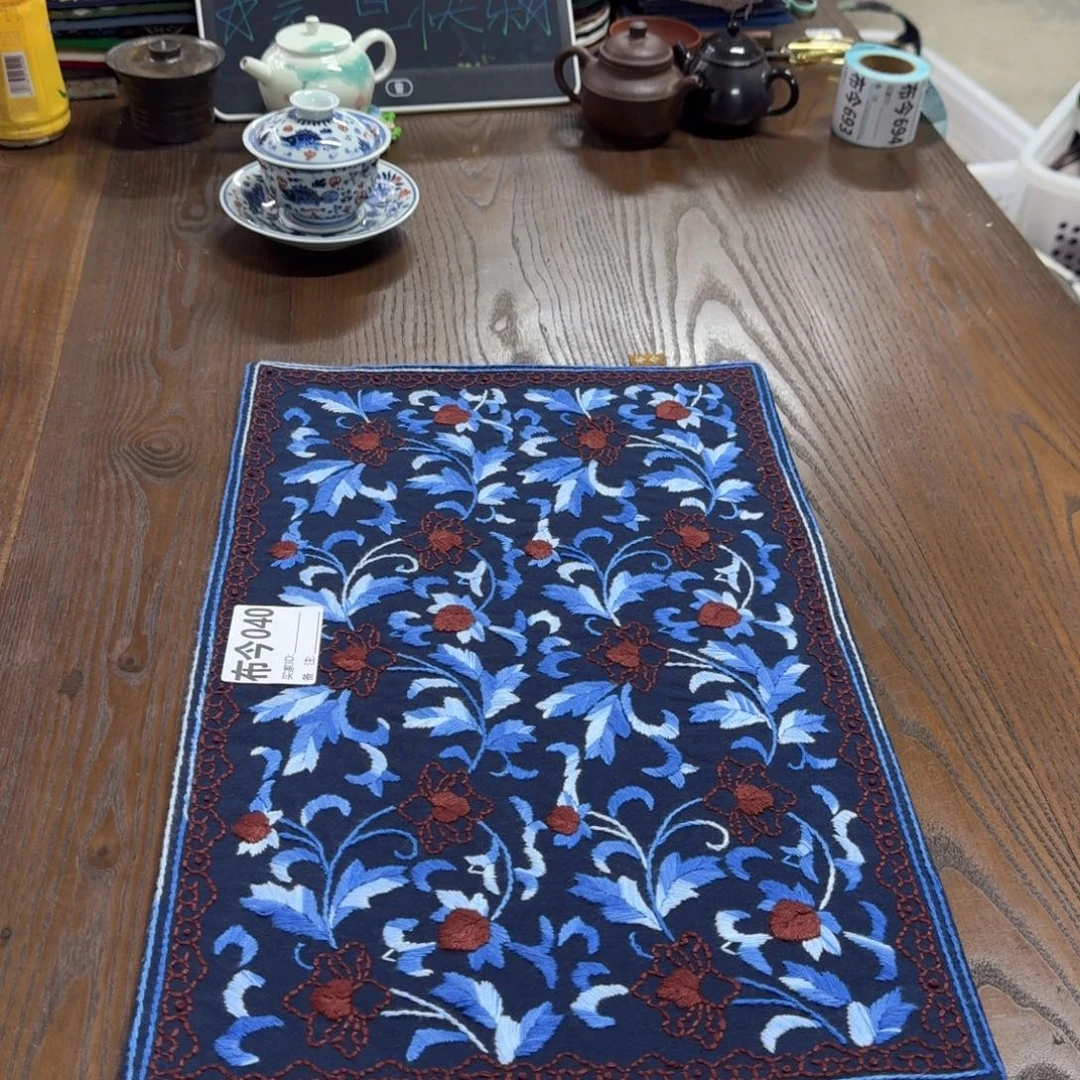 壬***淼刺绣040青花色缠枝莲