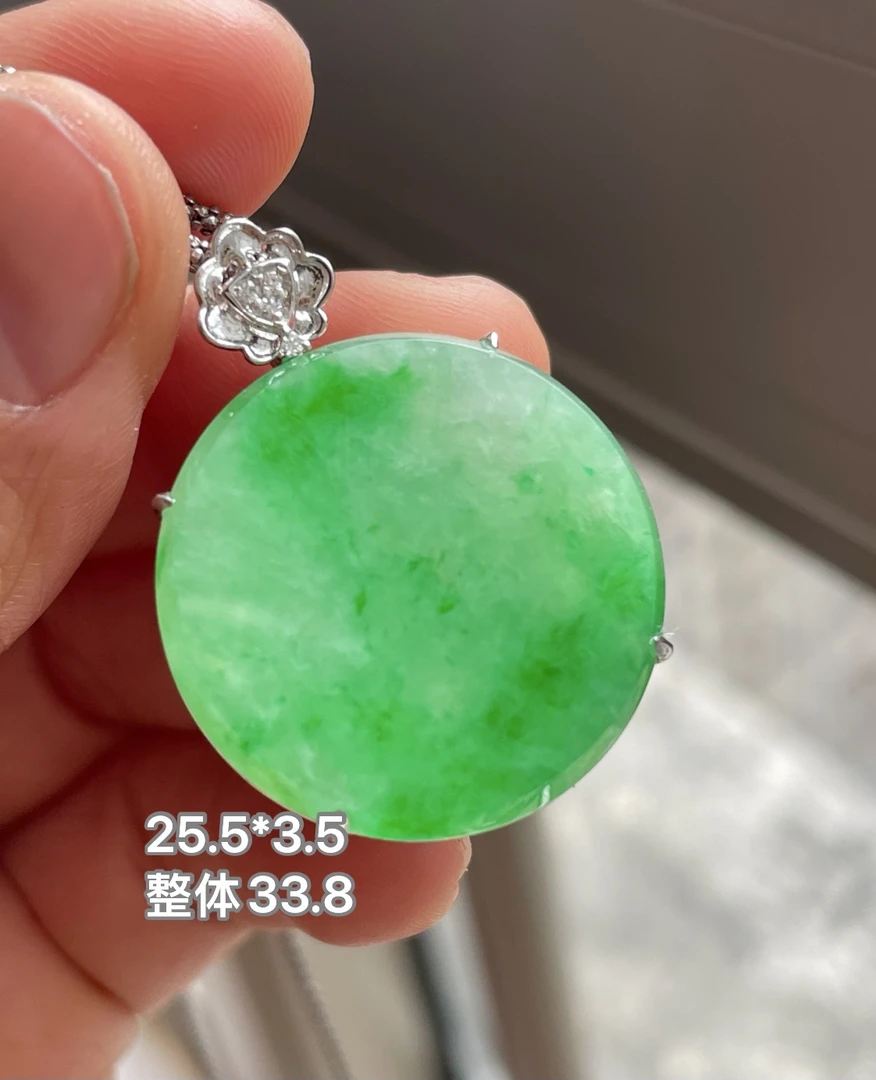 缅甸翡翠A货冰种飘绿无事圆牌吊坠女款挂件