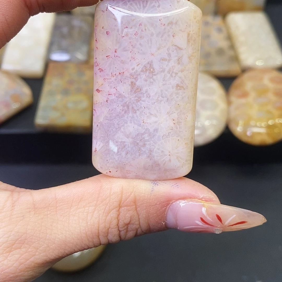 硅化玉颈饰合金是**