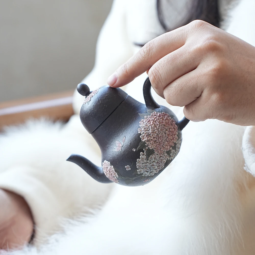 《预售》树见造物×余飞洋 | 《绣球思婷》 紫泥 140CC 泥绘 紫砂 茶壶