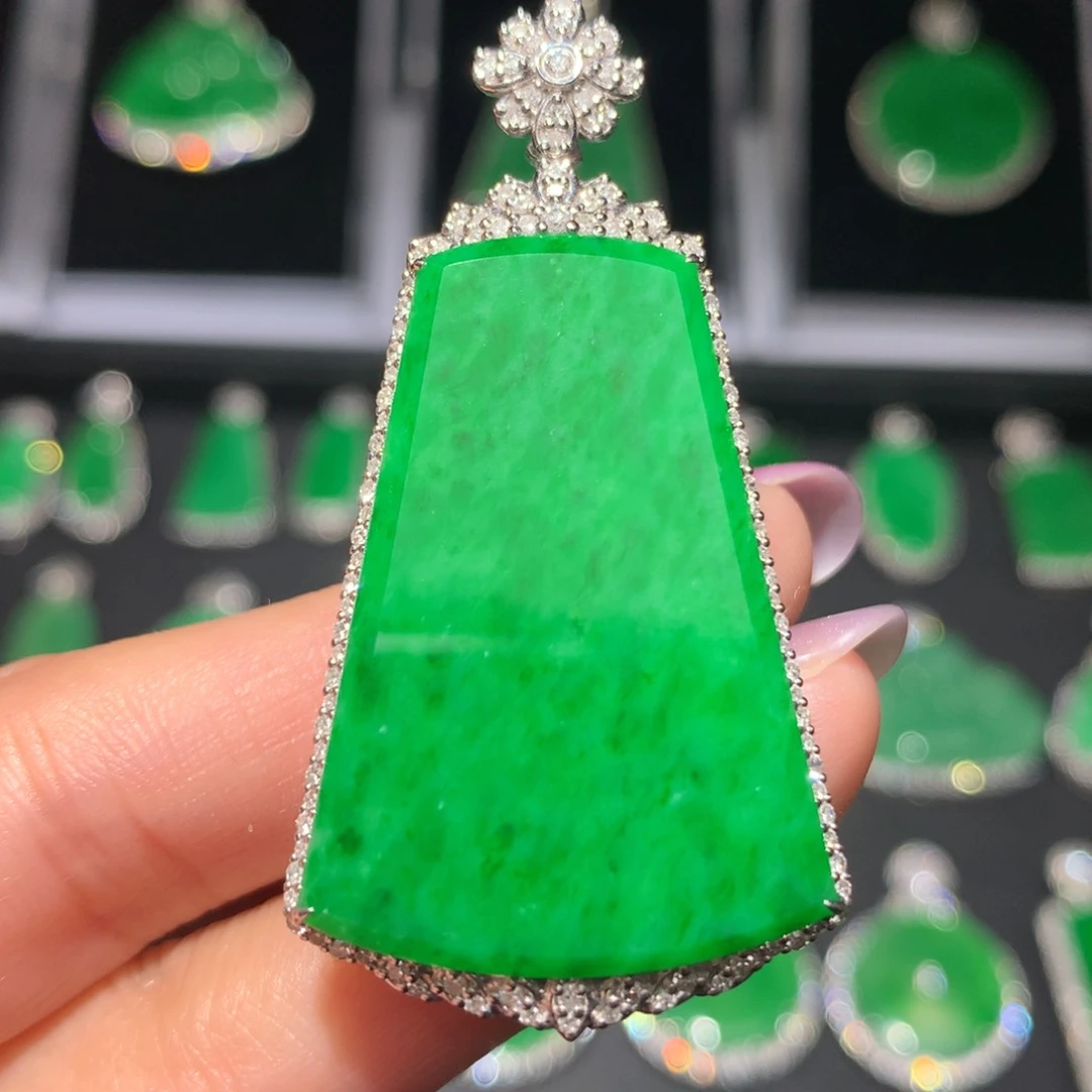 翡翠颈饰18K金镶嵌翡翠