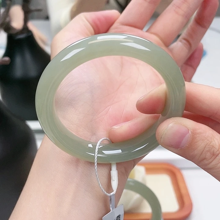 和田玉手镯54未镶嵌