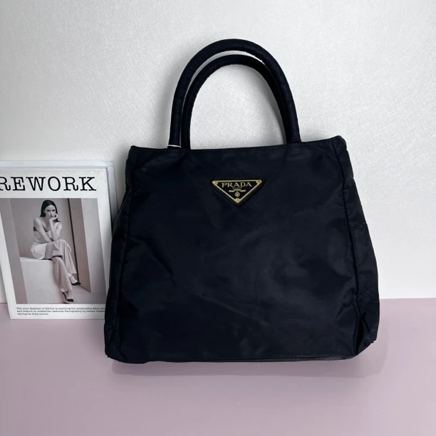 95新 Prada/普拉达 黑金尼龙南瓜包/32/AG0408002906