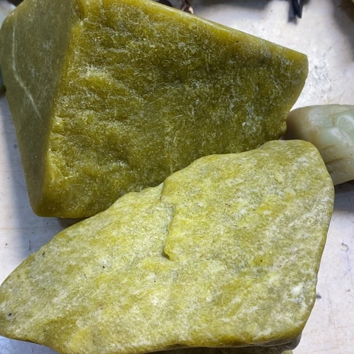 透闪石质玉挂件未镶嵌