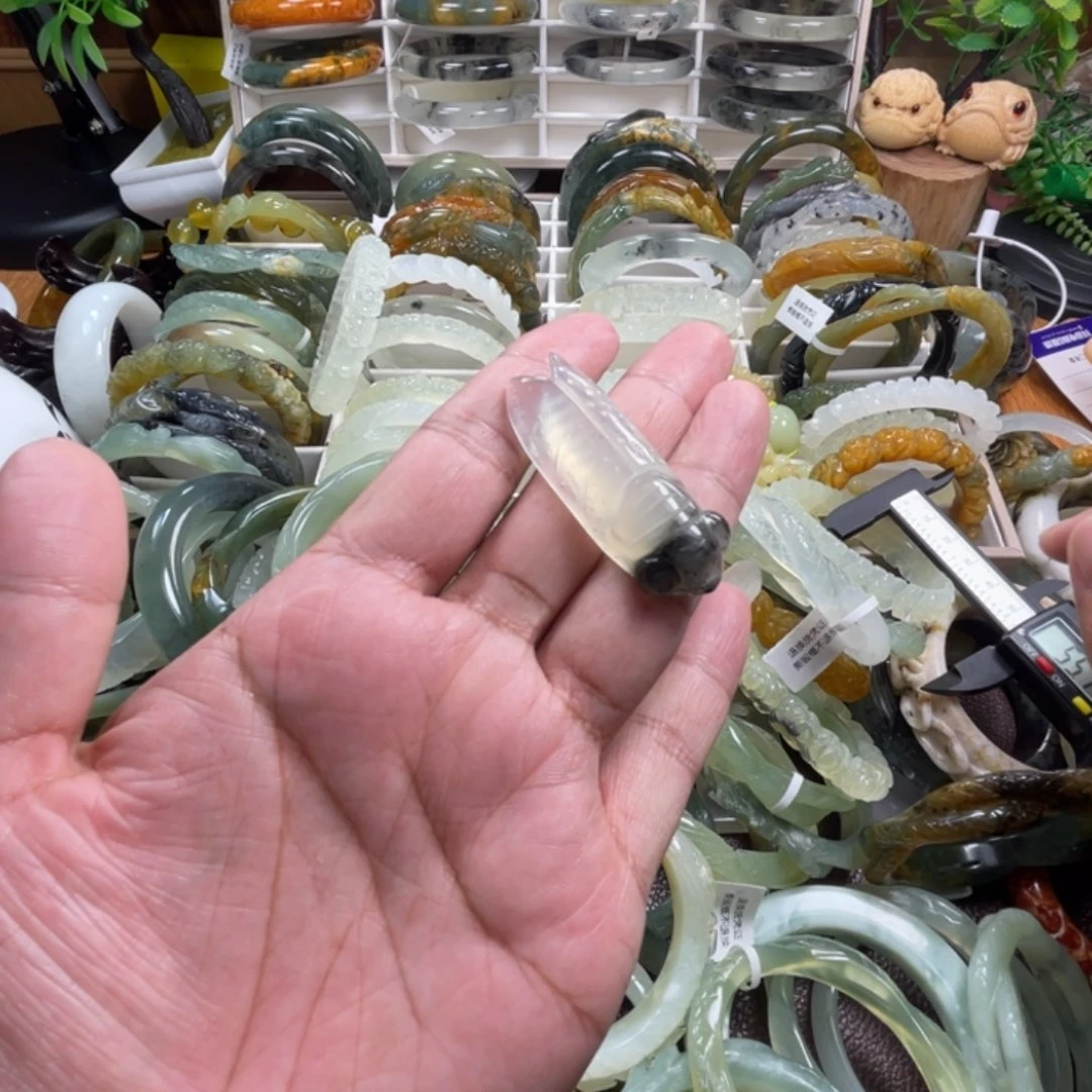 未镶嵌蛇纹石玉颈饰