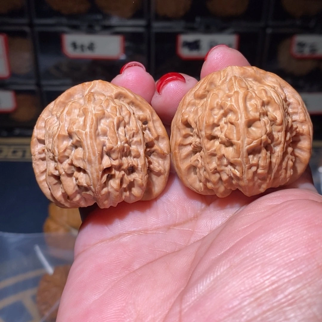 佳***板把件文玩核桃三角白