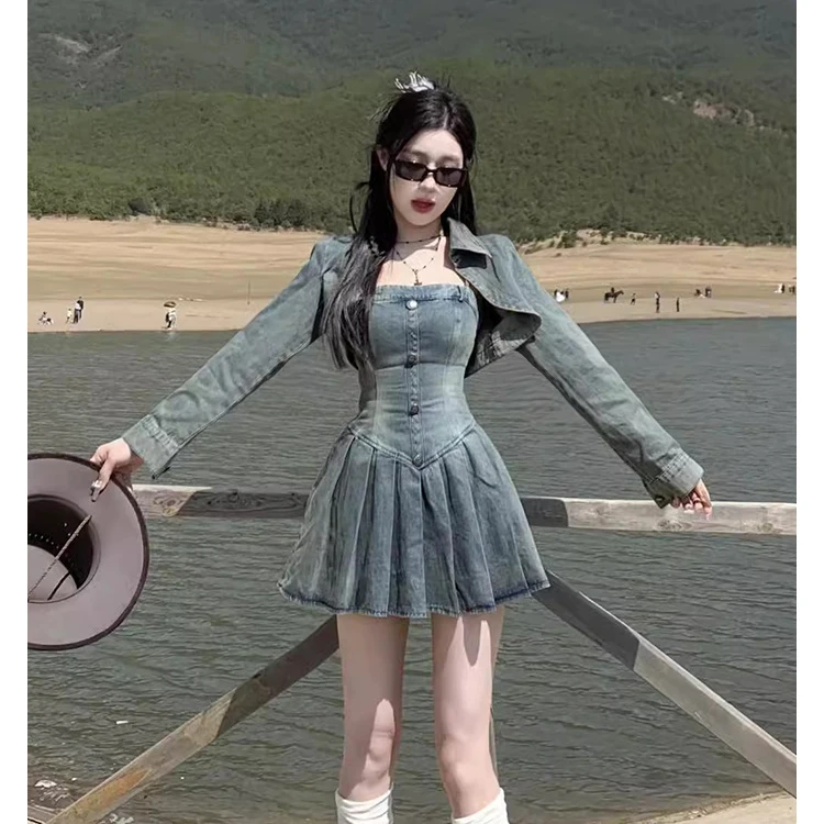 2333【朵拉】大码纯欲辣妹牛仔套装女秋款港风复古外套吊带裙两件套