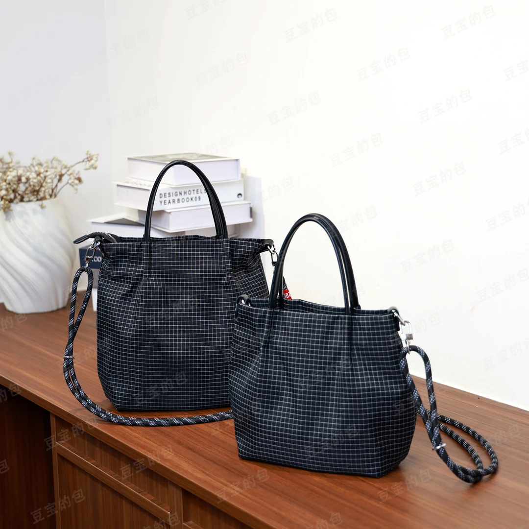 2025新款原创格子防水尼龙托特包女款休闲百搭通勤上班单肩斜挎包