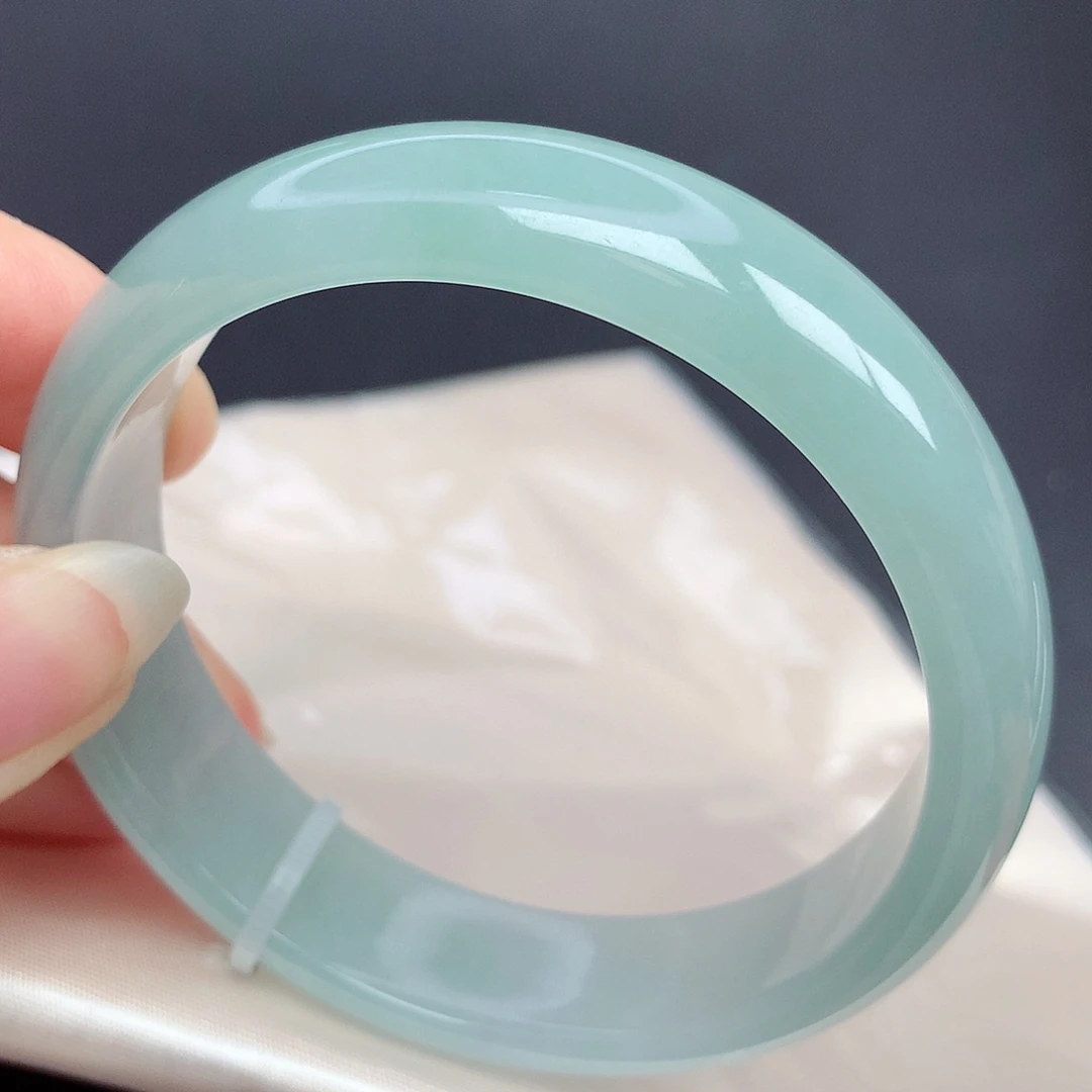 翡翠手镯未镶嵌57圈口