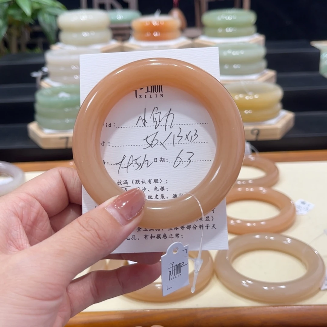 石英质玉手镯未镶嵌小**丸