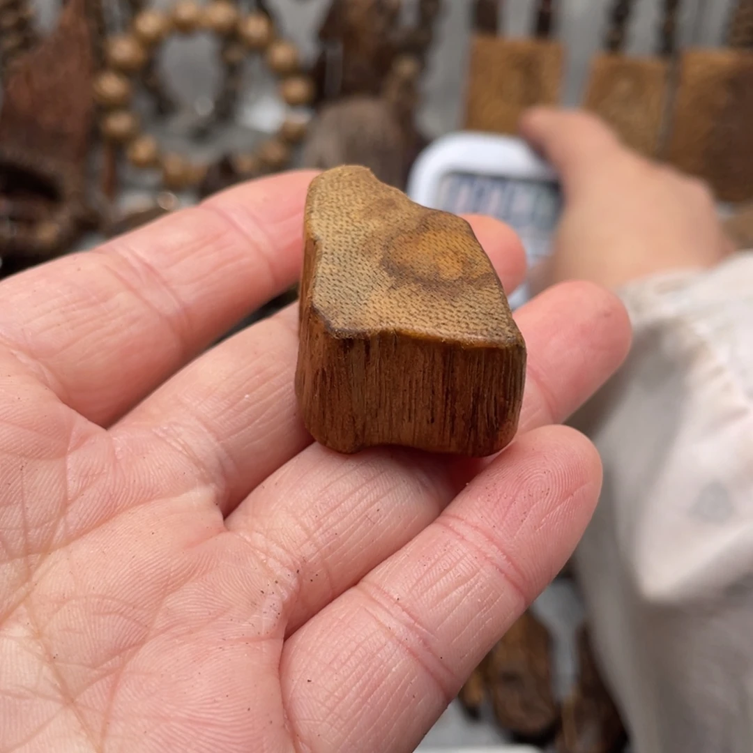 芊***雨沉香沉香碎屑柬埔寨菩萨