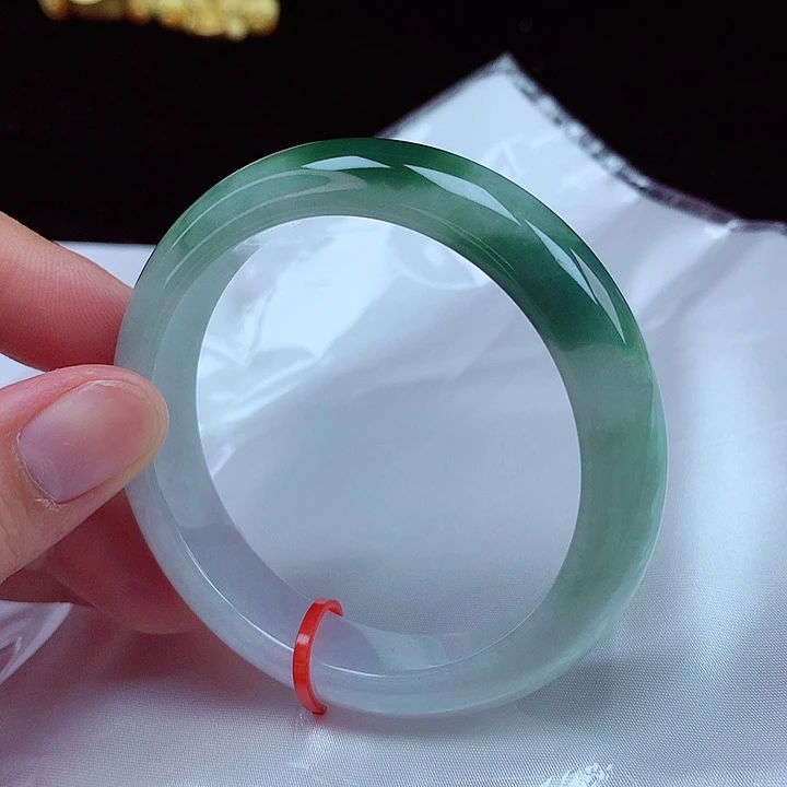 翡翠手镯未镶嵌54圈
