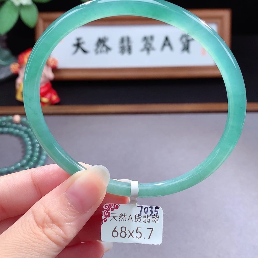 未镶嵌手镯（圆镯）翡翠