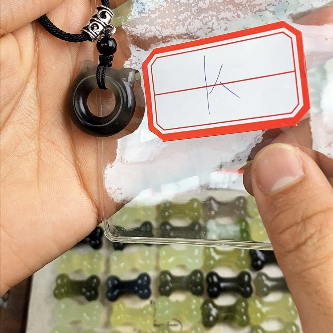 蛇纹石玉颈饰未镶嵌钢****总