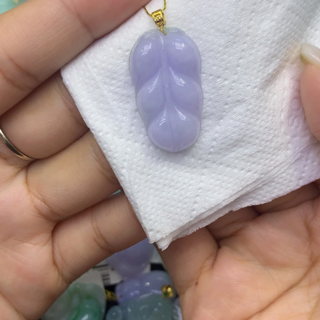一***糖翡翠18K金镶嵌颈饰