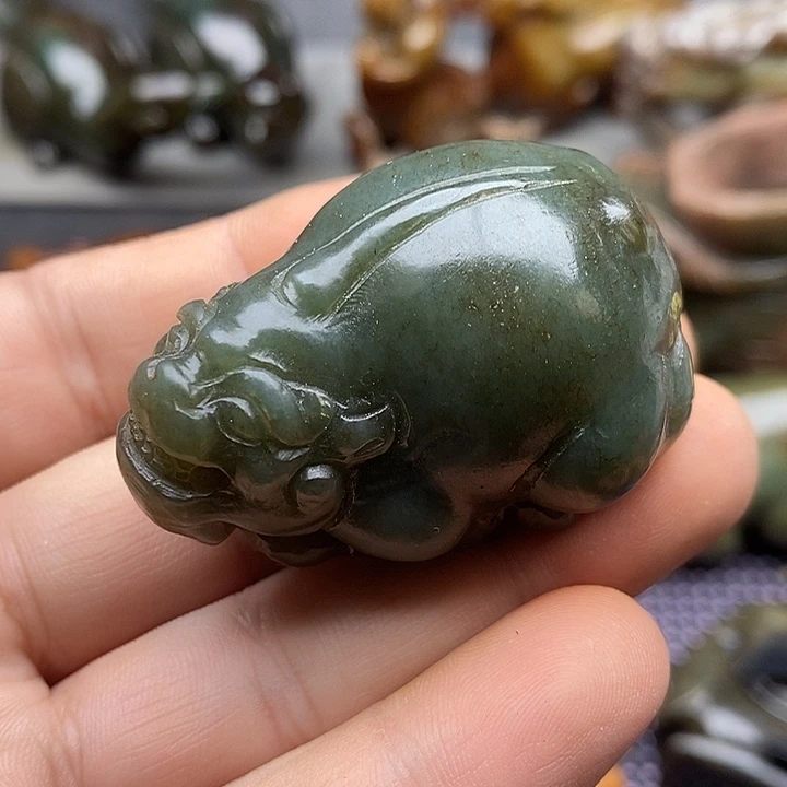 未镶嵌蛇纹石玉颈饰