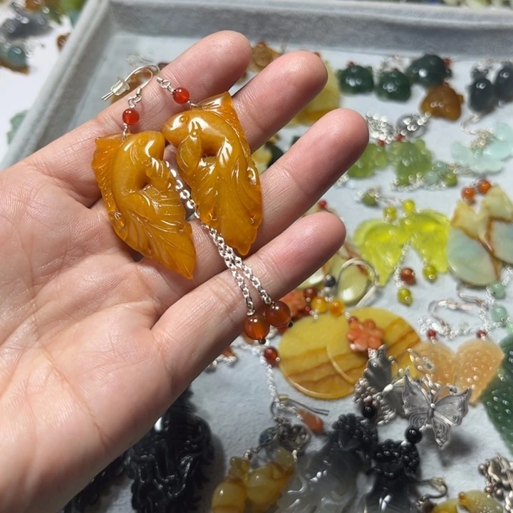 蛇纹石玉合金吊坠