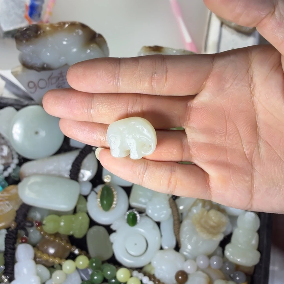 和田玉未镶嵌车挂