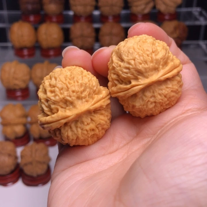 文玩核桃吊坠明****k3珊瑚绣球