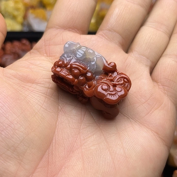 石英质玉（黄龙玉）颈饰未镶嵌健**富